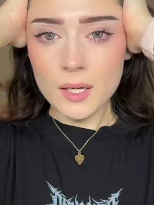 TikTok post by @azullozano_ for Natural Sant México. Caption reads: Cuídense sus puntas !!!! @Natural Sant USA.