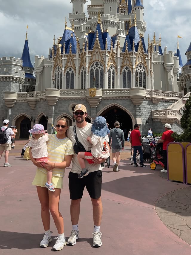 Instagram post by @laus_healthy_life for Disney Parks. Caption reads: [...] this was the day we did in @disneyparks....