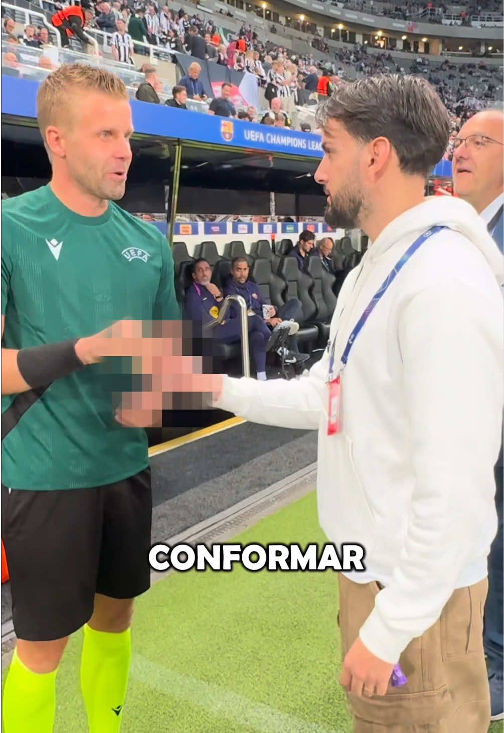 TikTok post by @josecobo_training for Crypto.com. Caption reads: Bajé al Campo en el Newcastle-Barça 😱⚽️ Gracias....