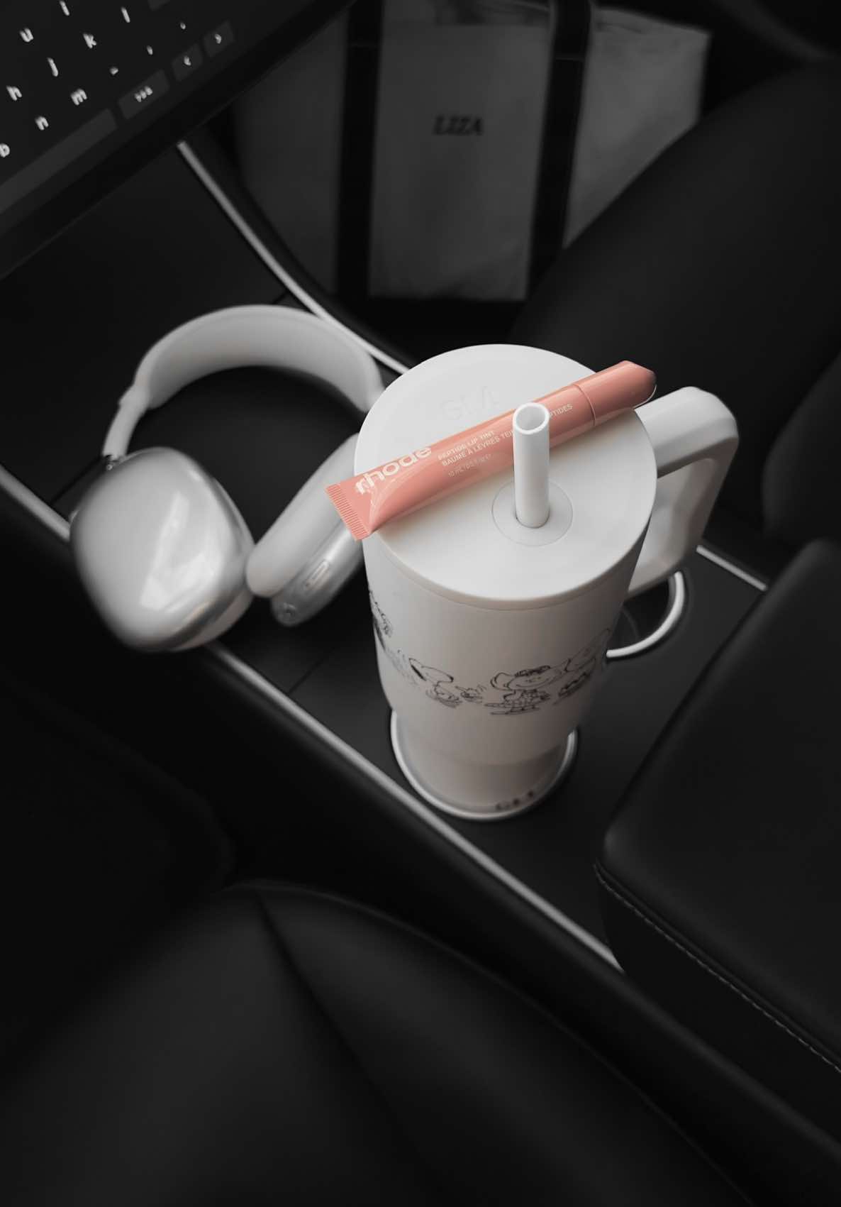 TikTok post by @lizaotovo for Simple Modern. Caption reads: @Simple Modern really came through with this....