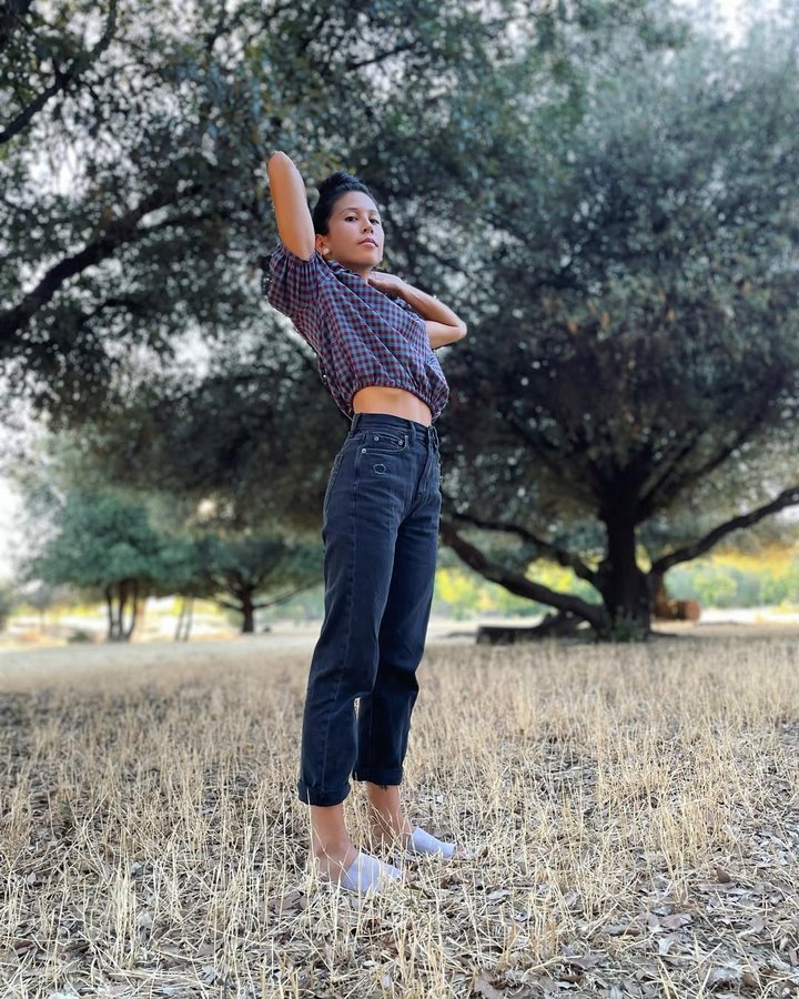 Instagram post by @leila.makes for Friday Pattern Company. Caption reads: [...] look at the #sagebrushtophack by....