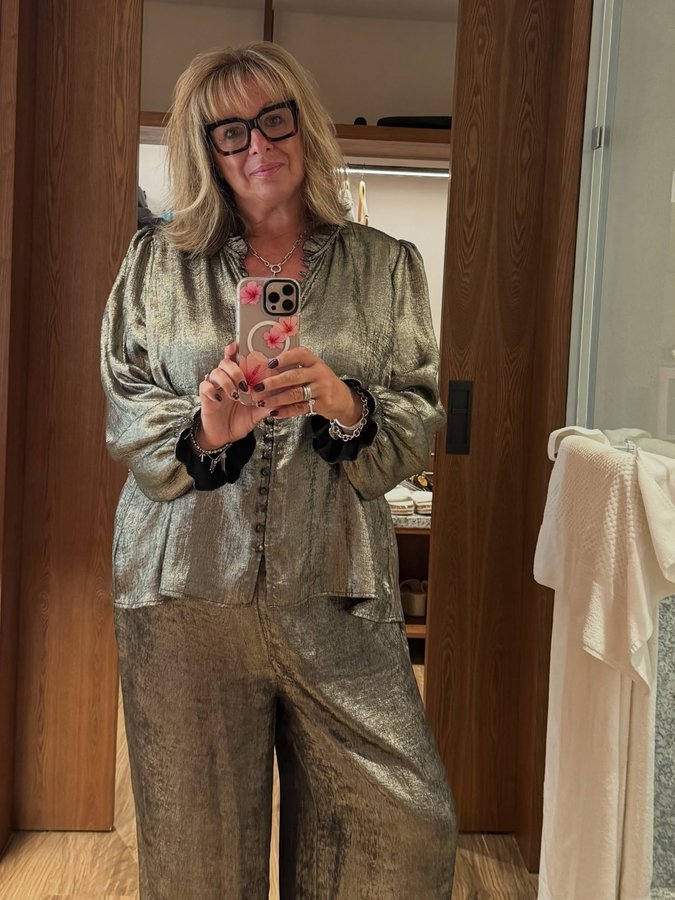 Instagram post by @therese_ryan_ for FatFace. Caption reads: Little outfit of the night from @fatface #gold....