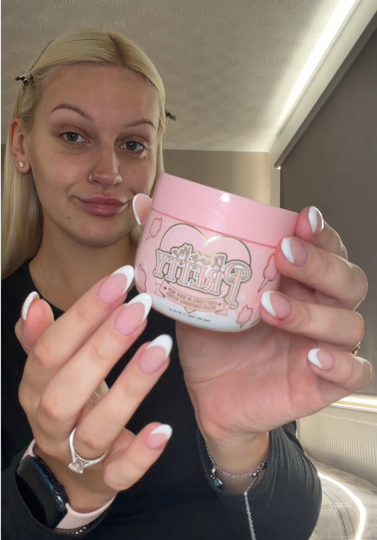 TikTok post by @sauleorme for Narae. Caption reads: And of course everything is pink @Narae UK @Bloom....