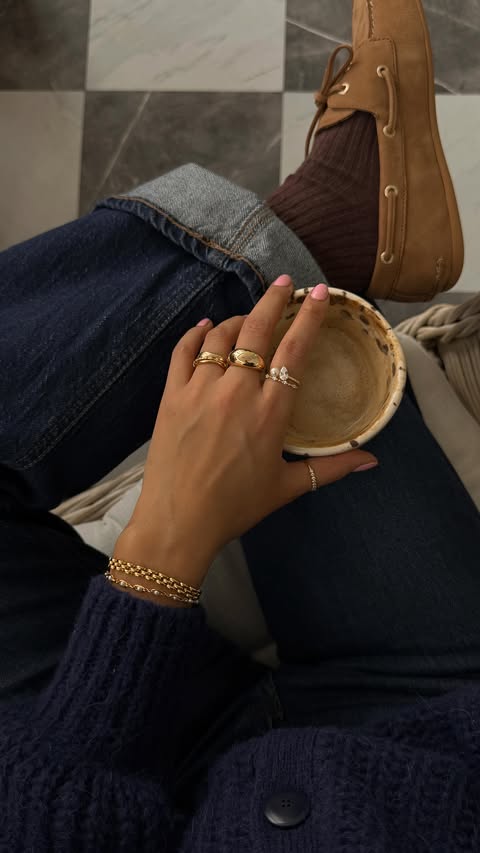 Instagram post by @jenniferrsweet for Caitlyn Minimalist. Caption reads: [...] timeless, affordable pieces from....