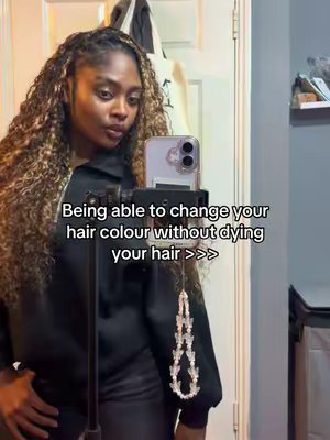 TikTok post by @rhubarb_233 for OQ HAIR WIG. Caption reads: Blonde might just be my colour? 🤔 @OQ HAIR WIG....
