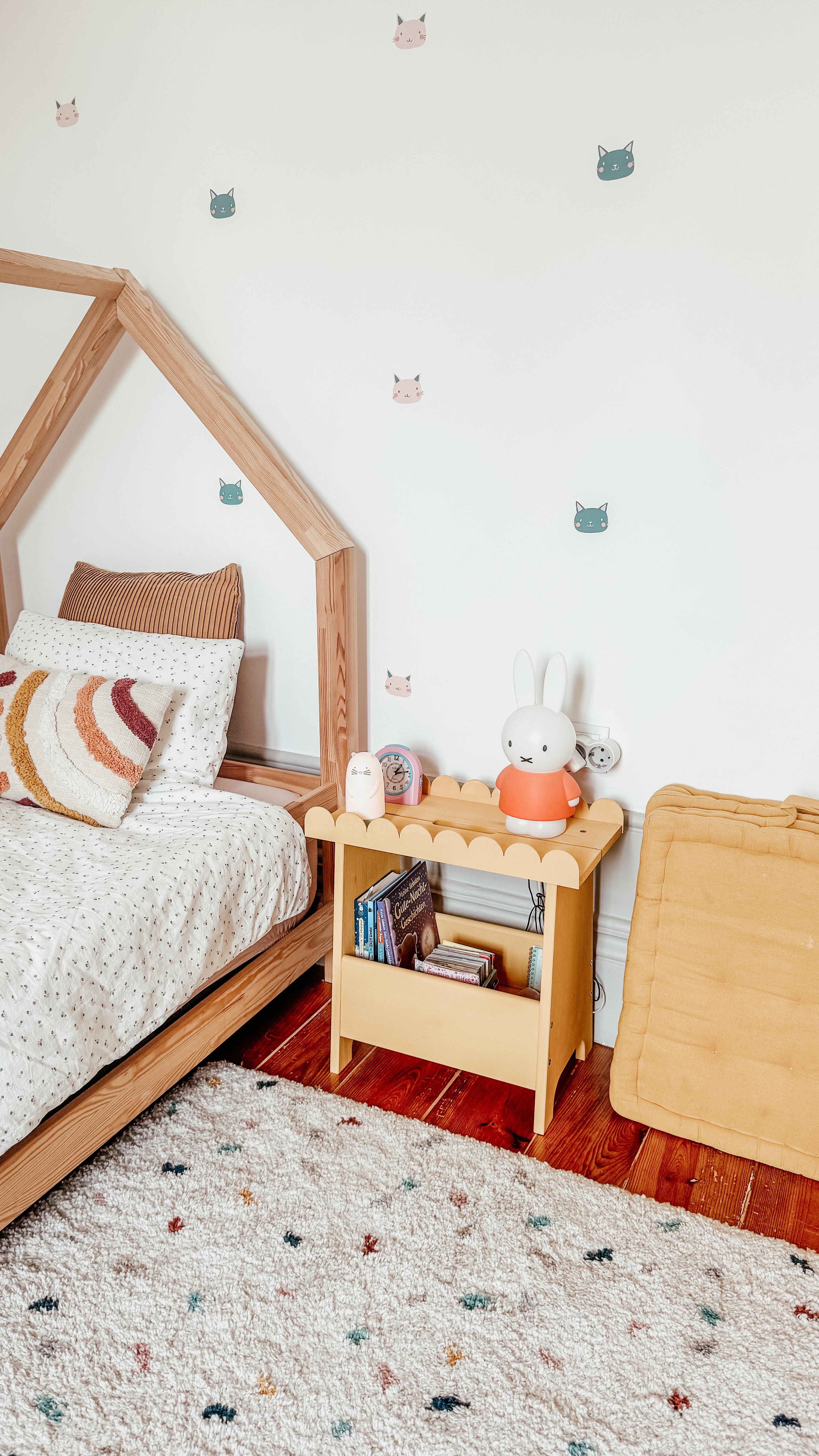 Instagram post by @xtool.eu for xTool. Caption reads: [...] en mesilla.

Con mi @xtool_es S1 corté una....