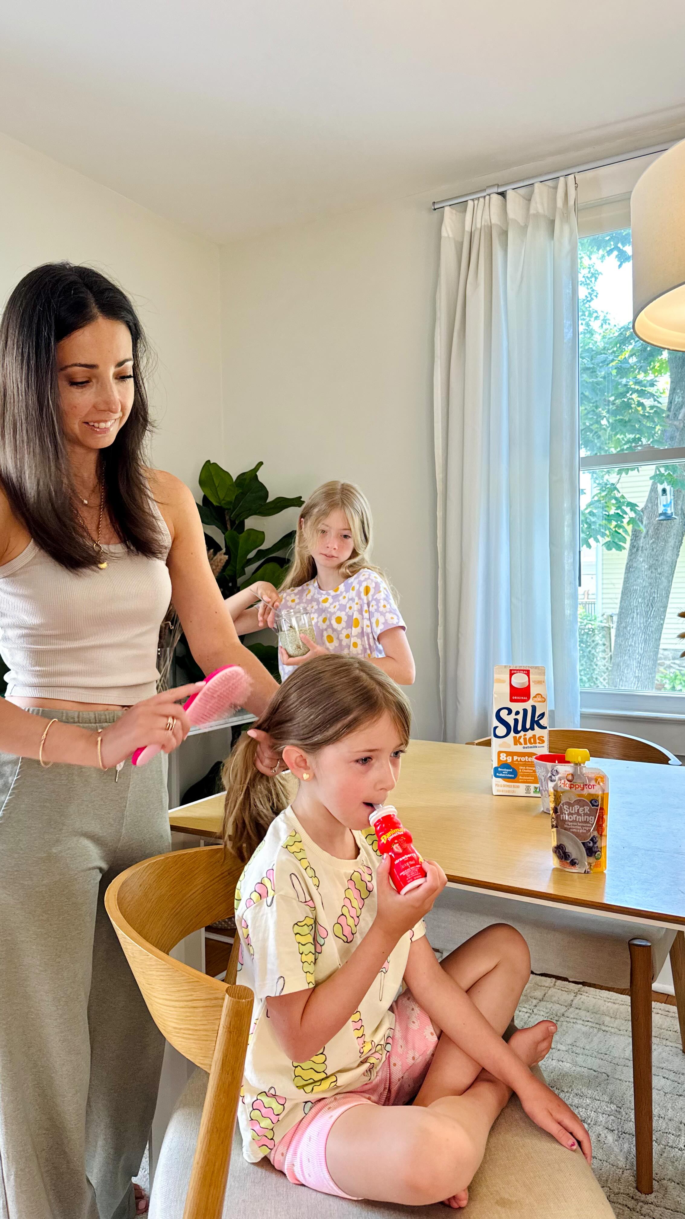 Instagram post by @kellytowart for Silk. Caption reads: Back-to-school mornings are wild—but breakfast....