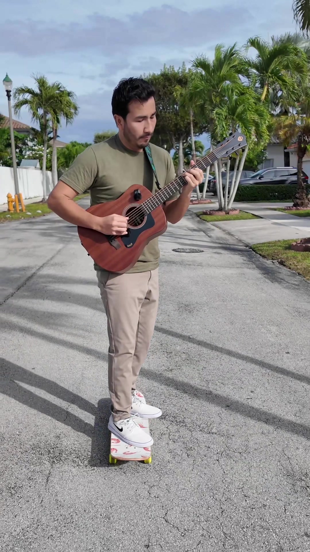 TikTok post by @gab3flow for INTO THE AM. Caption reads: my favorite riff from @Mateus Asato 💔 🎶 Mateus....