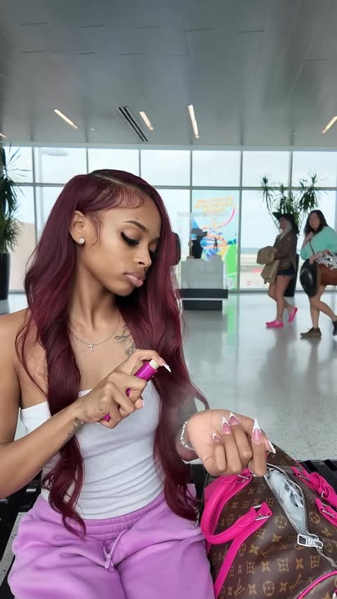 Instagram post by @amb.byrd for Scentbird. Caption reads: [...] love) It just makes sense 💁🏽‍♀️....