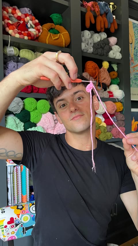 Instagram post by @madewithlovebytomdaley for Hobbycraft. Caption reads: Struggling with where to join your rounds?

Tom....
