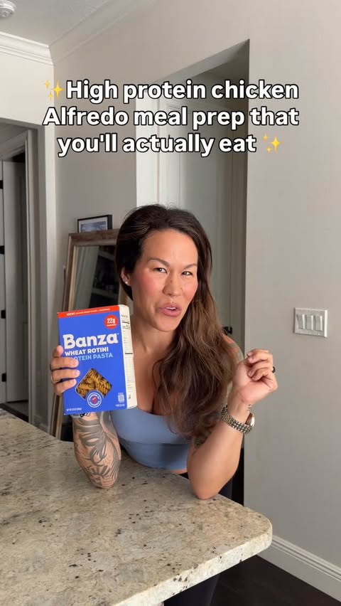Instagram post by @diaryofafitmommyofficial for Banza. Caption reads: [...] that you'll actually eat ✨ using @eatbanza....