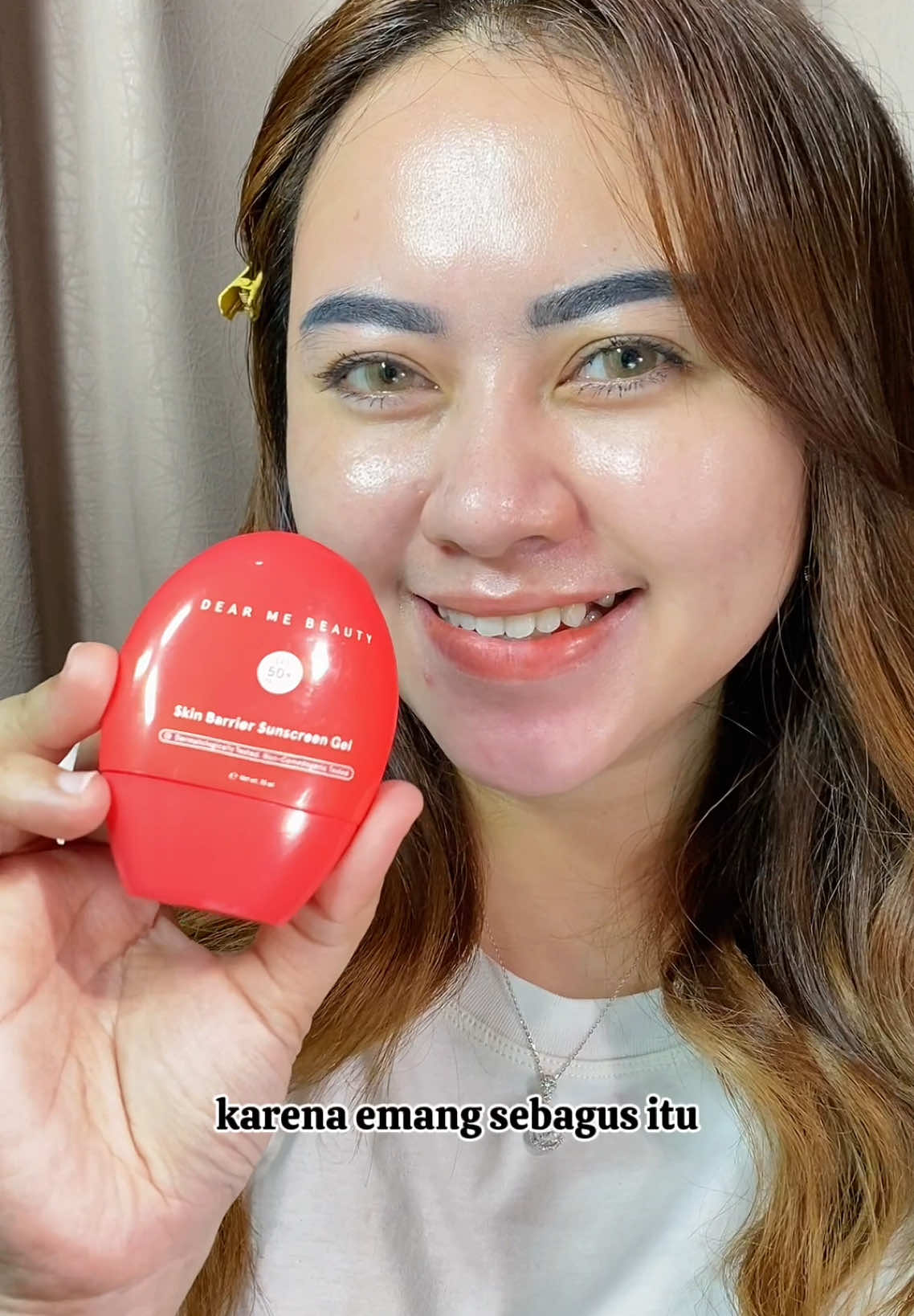 TikTok post by @dewidewor_20 for Dear Me Beauty. Caption reads: [...] wajib coba in sunscreen nya dari @Dear Me....