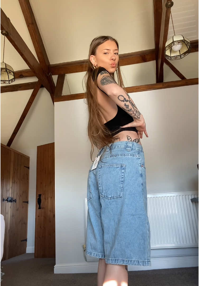 TikTok post by @chloe.howard for MOTEL. Caption reads: #gifted #motelrocks @MOTEL .