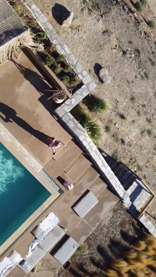 Instagram post by @vaidagudo for Mionetto Nealkoholinis. Caption reads: [...] #mionettonealkoholinis #GraikijosSaulė [...].