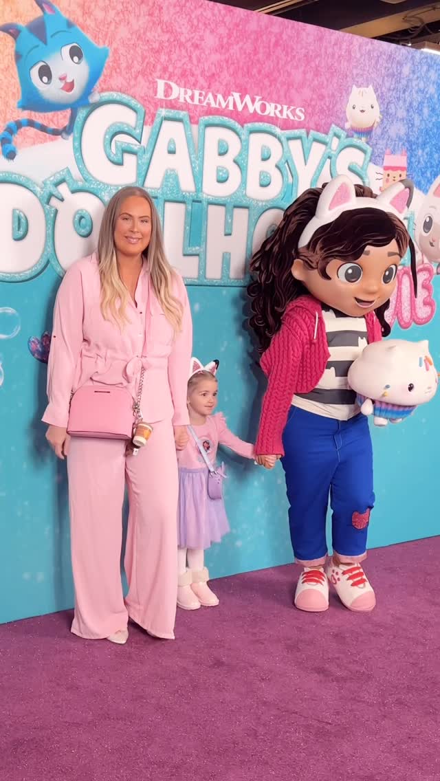 Instagram post by @jessysdreamhouse for Universal Studios Hollywood. Caption reads: #ad 💗 I took my beautiful niece Delilah for a....