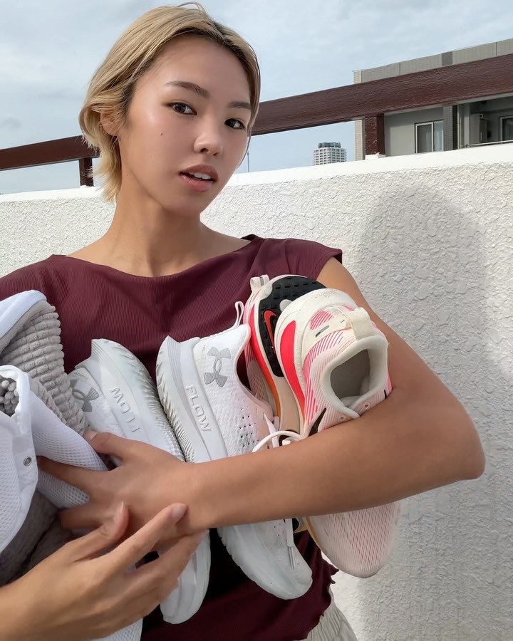 Instagram post by @haruka_koyama___ for Rosy Lily. Caption reads: 靴の汚れってどうしてる??
毎日いろーんなシューズを履く私。
すっっごくいいアイテムに出会ったの\(....