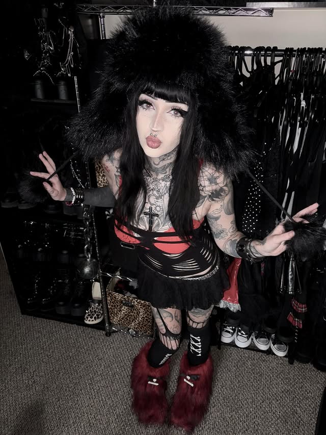 Instagram post by @horrorhailey for Dolls Kill. Caption reads: emo 4ever 🖤❤️
-
hat + skirt from @dollskill....