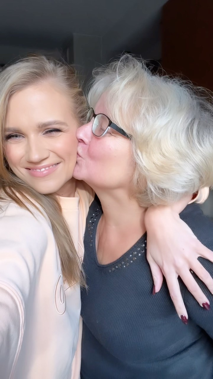 Instagram post by @agakaczor for Aquaphor. Caption reads: Prezent dla Mamy🎁 

Kuchenny system filtrujący....