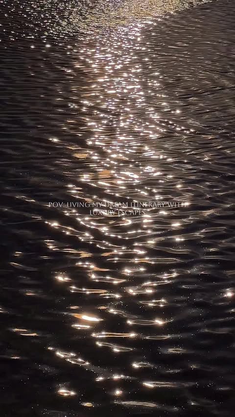 Instagram post by @melisaflorelia for Luxury Escapes. Caption reads: Postcards from 2025 ✉️ *ad
From the USA to....