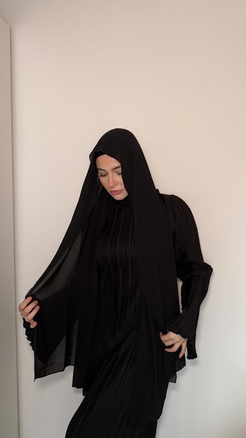 Instagram post by @irem.an for NYVA. Caption reads: [...] ninja bonnets for more coverage -> shop....