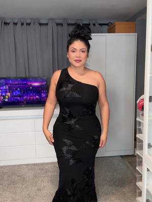 TikTok post by @culiacansinaloa8911 for OYS_US. Caption reads: @OYS_US #dress #fashion #casual #vestido #women.