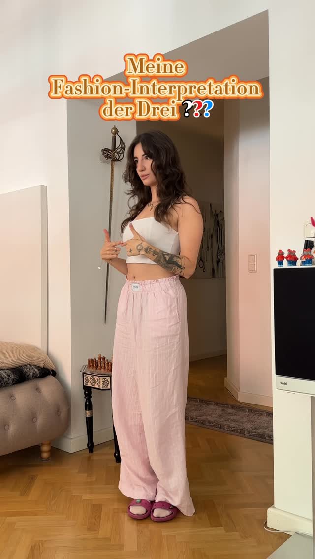 Instagram post by @jodiecalussi for Audible.de. Caption reads: Welcher Hörbuch Charakter ist eure Fashion....