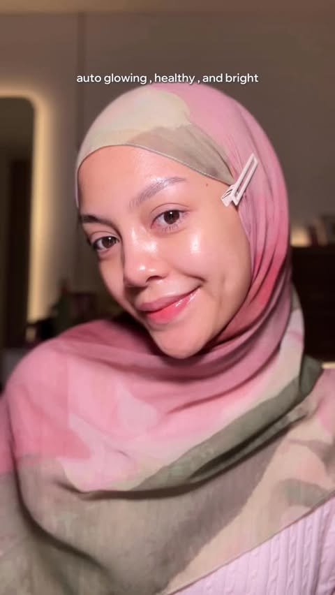 Instagram post by @febiolanabilaa for Glad2Glow. Caption reads: [...] nih pake brightening moisturizer nya....