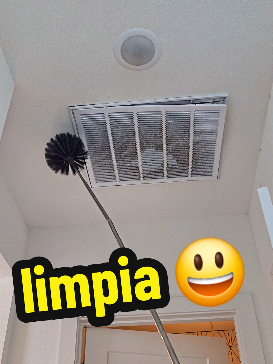 TikTok post by @limpiezamari.na for KEEPOW. Caption reads: KEEPOW Microfiber Duster with #keepow #duster....