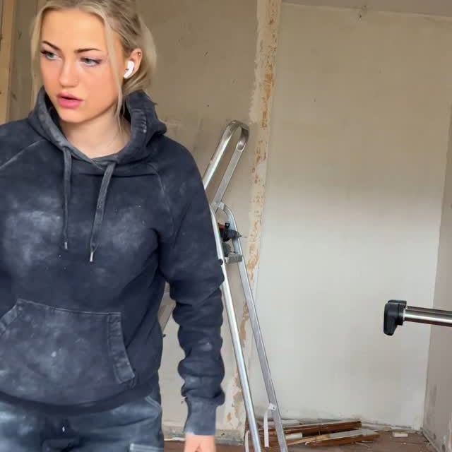 Instagram post by @energi_benedikte for Velocity Progear. Caption reads: [...] on my workwear! You can find it at....