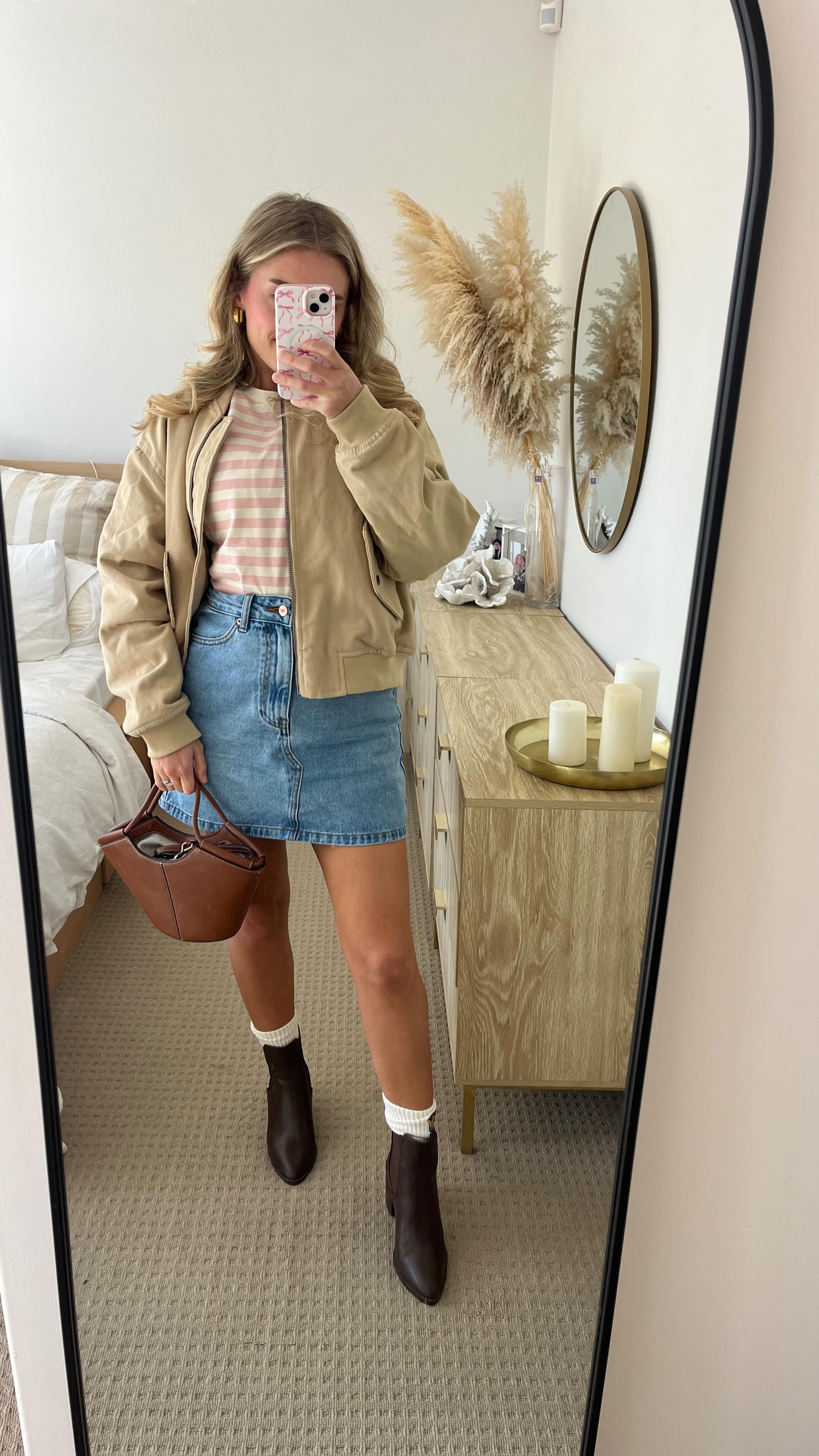 Instagram post by @misslucycarrington for THE ICONIC. Caption reads: [...] wish list to my doorstep in 24 hours! THE....