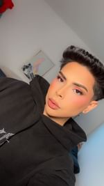 Instagram post by @jesssusgomez for Maven Beauty. Caption reads: Keeping it pink 💖 
Blush/ @MavenBeauty Plush....