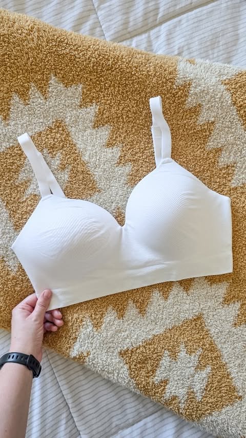 Instagram post by @lindsaylemon for Truekind. Caption reads: My 3 favorite @truekind bras 🤍 The Daily Comfort,....