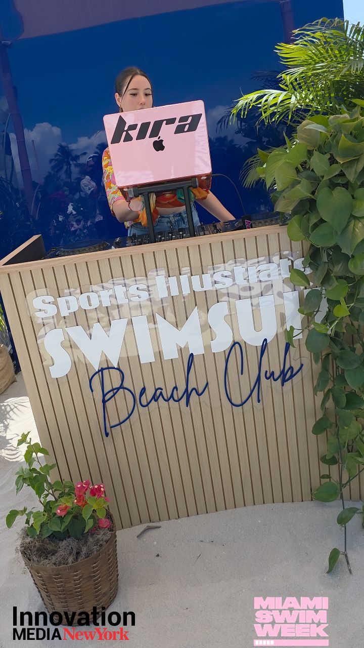 Instagram post by @innovationmediany for Smirnoff. Caption reads: Cobertura exclusiva hoy del @si_swimsuit....