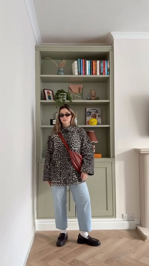 Instagram post by @ambstorey for Damson Madder. Caption reads: [...] any day 

1* - @mutha.hood 
2 -....