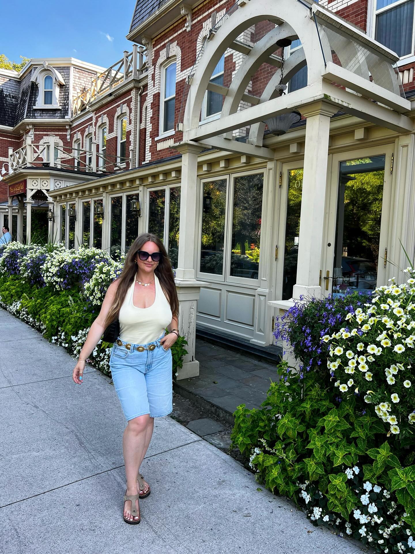 Instagram post by @meryl.pcht for Isotoner. Caption reads: [JEU CONCOURS - 50€ À GAGNER 🛍️]

On reste encore....