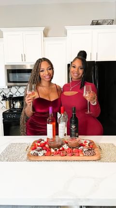 Instagram post by @iamlonni for Stella Rosa Wines. Caption reads: What better way to kickoff the holiday....