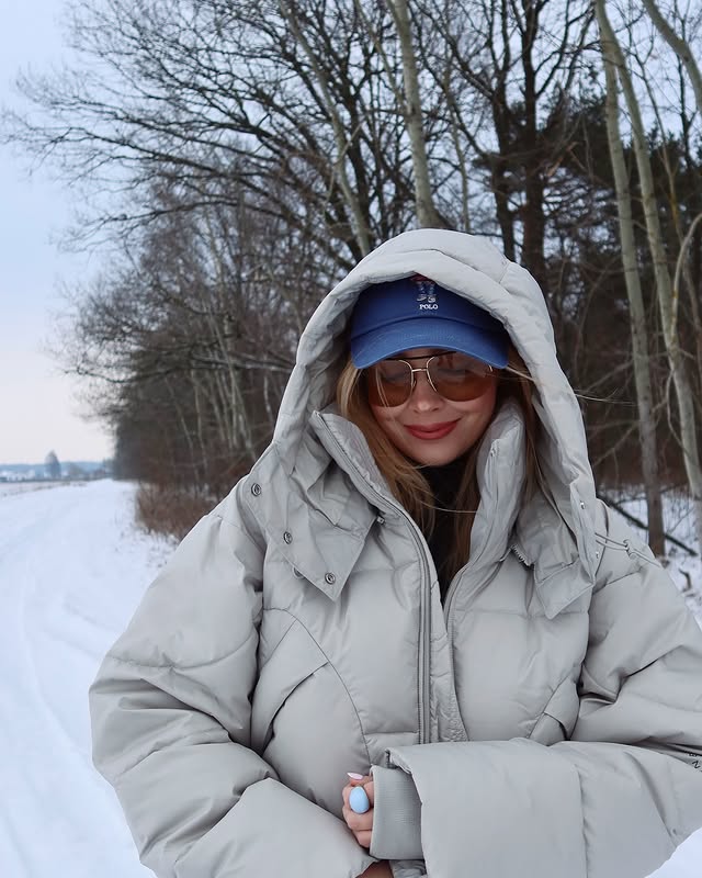 Instagram post by @simplestyle_ola for S'portofino. Caption reads: My Winter Wonderland ❄️ Look by @sportofino....