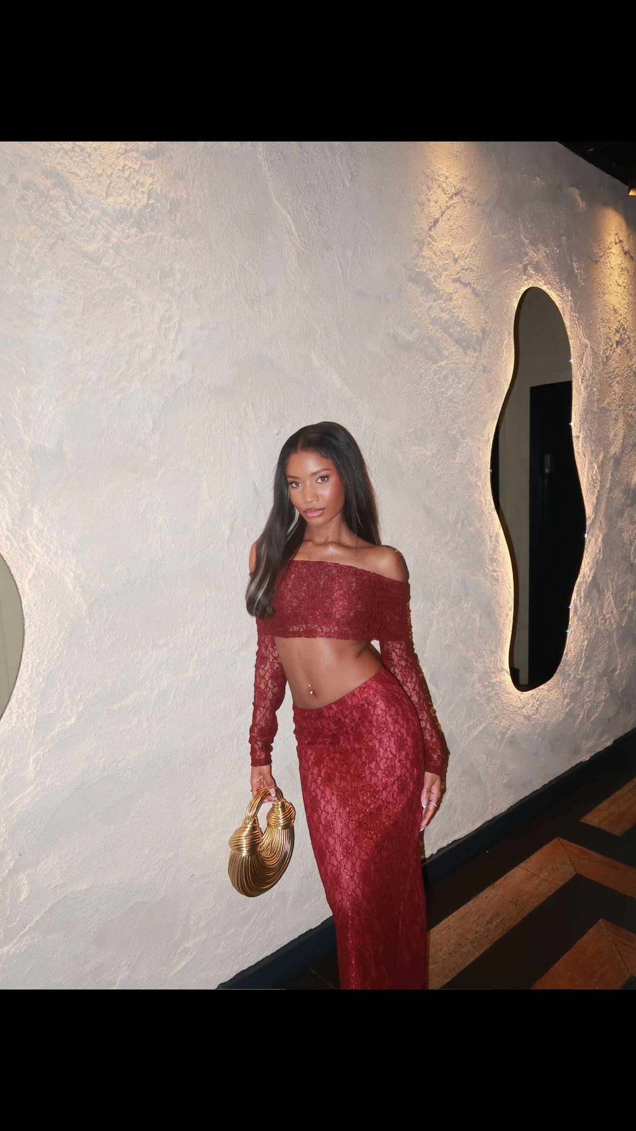 Instagram post by @nyatemple for florence by mills. Caption reads: [...] bag full of girl essentials ⭐️😎
....