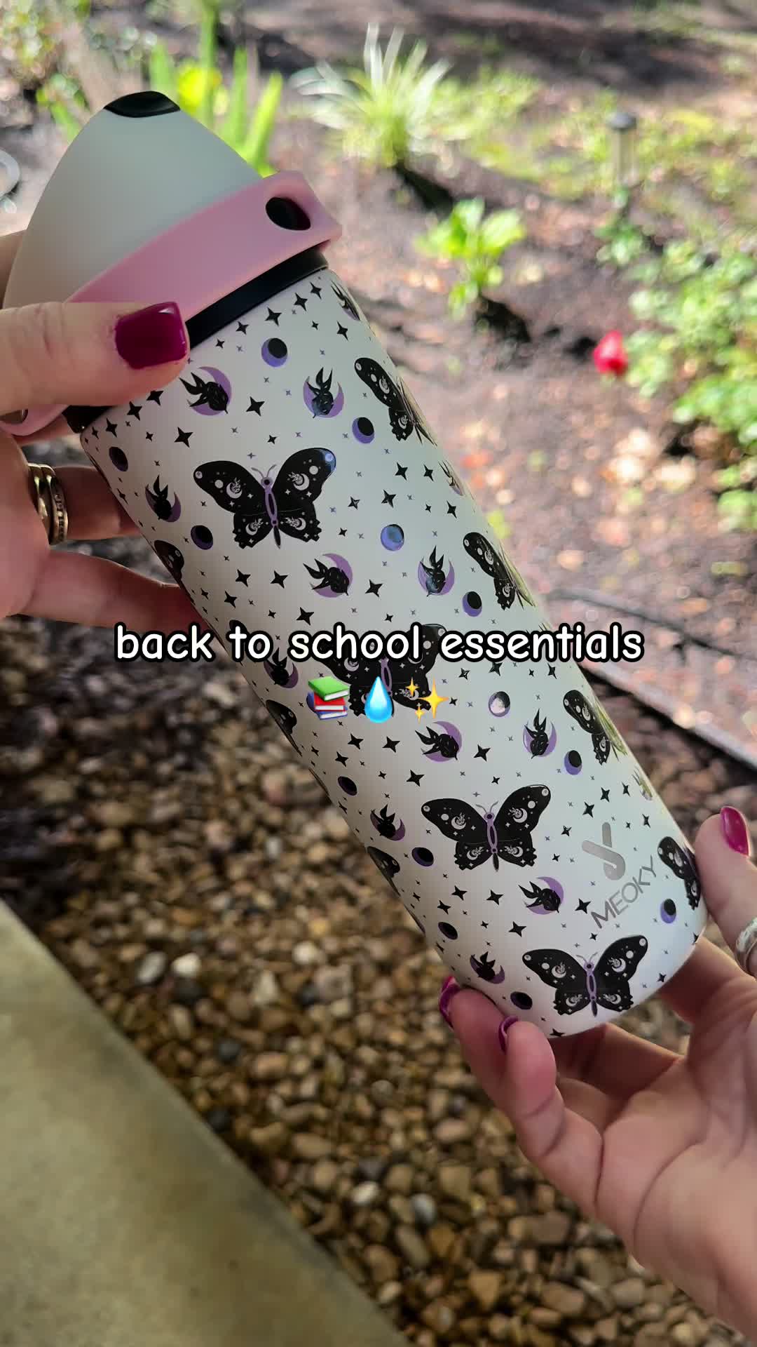 TikTok post by @maryjones4444 for MeokyshopUS. Caption reads: [...] to 24 hours and is leak-proof 💧✨📚....