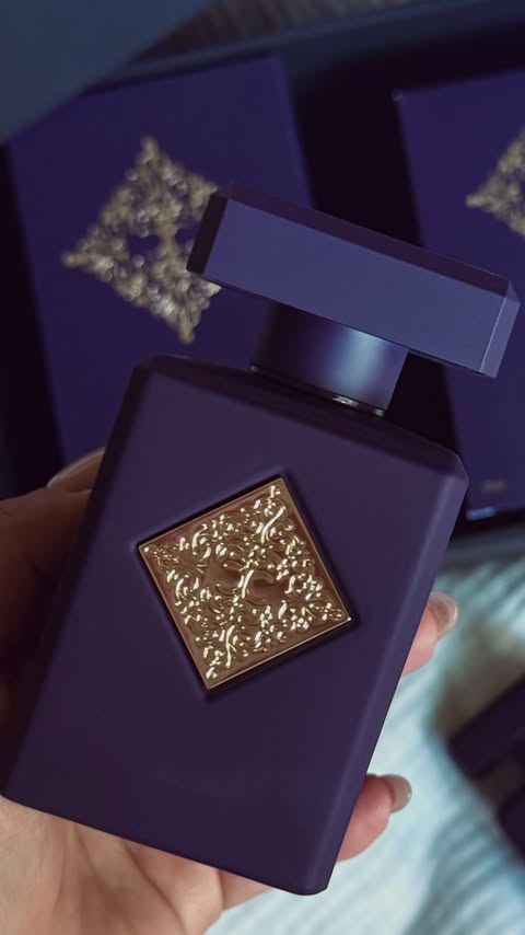 Instagram post by an influencer for Scentrique. Caption reads: [...] and full bottles at @scentrique in Vancouver....