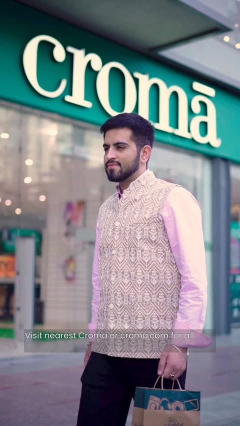 Instagram post by @mht.chawla for Croma. Caption reads: [...] ✈️ I picked up the Philips All In One....