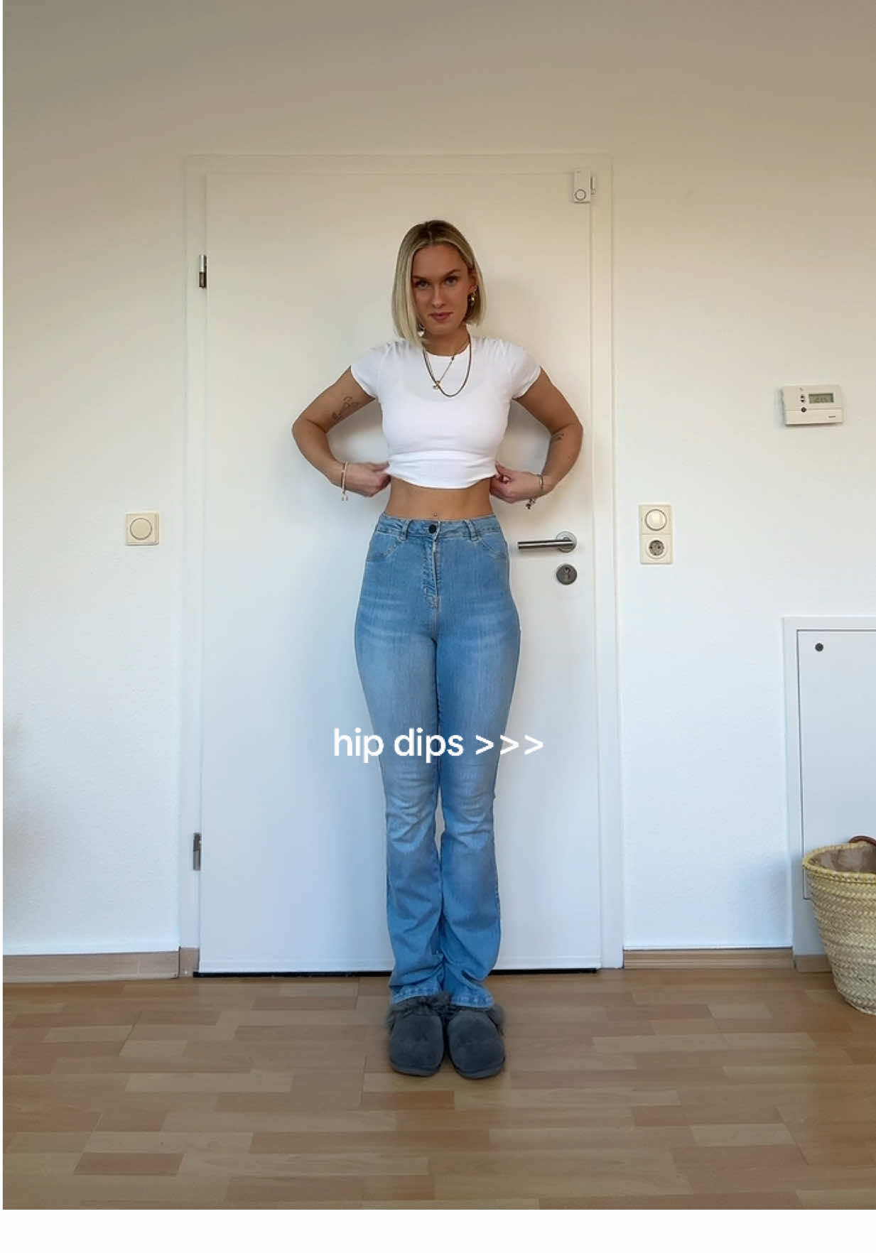 TikTok post by @julia_drge for FITJEANS. Caption reads: *Anzeige @FITJEANS  CODE „xjuliax“ #fyp#fypruyou .