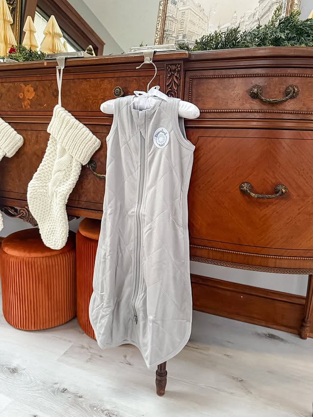 Instagram post by @paloma_eliane for Dreamland Baby. Caption reads: 🛌 I’ve officially found the perfect gift for any....