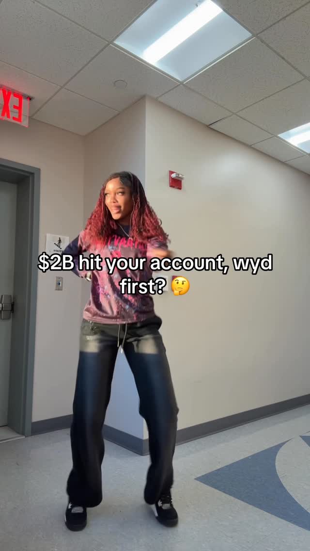 Instagram post by @latravyera for Fansidea. Caption reads: Customized jersey sent to me by @fansidea_official....