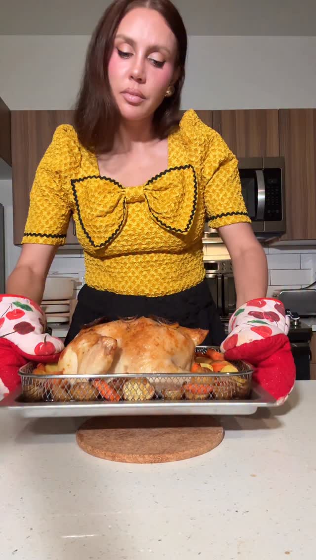 Instagram post by @haneia for Midea. Caption reads: Crispy, fast, and smart Air fryer 
Search Midea....