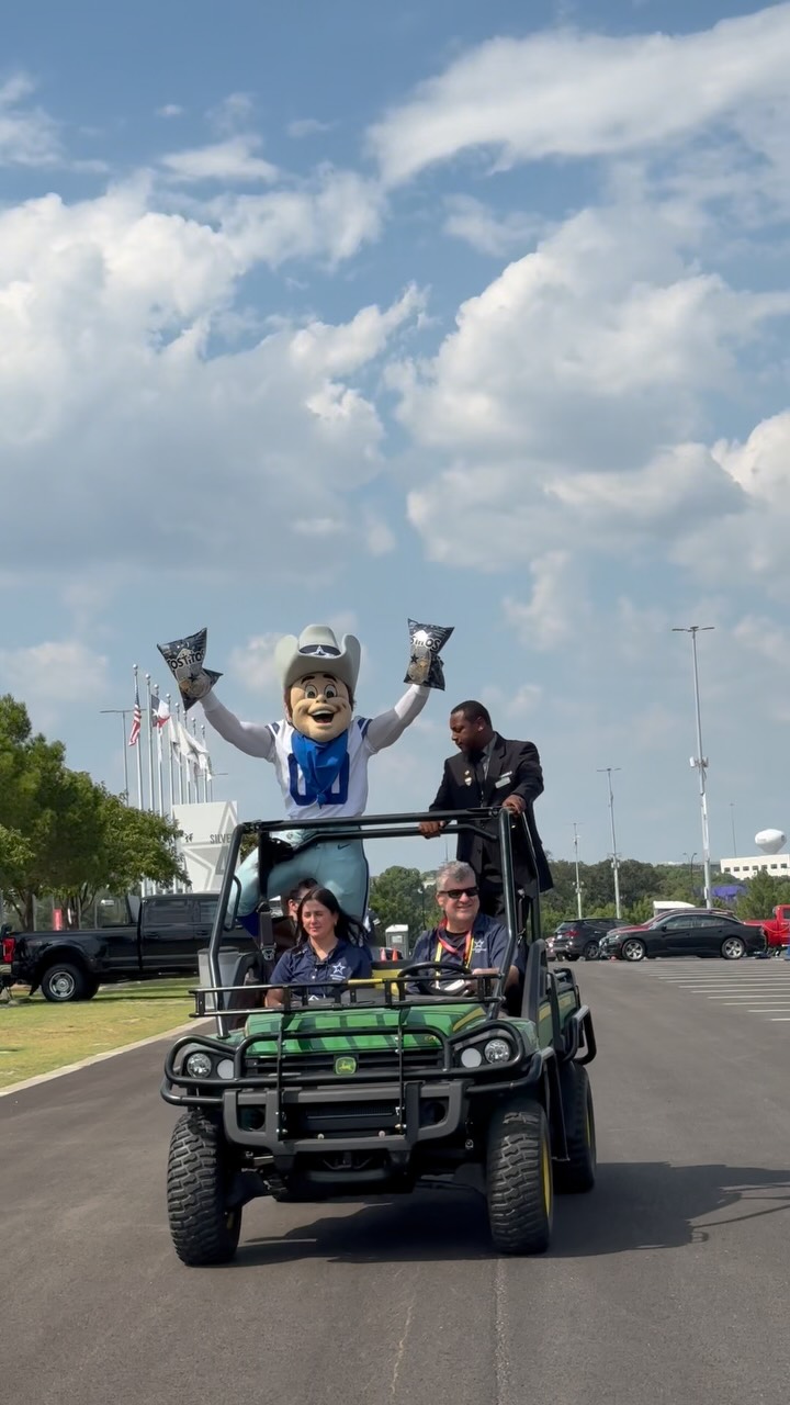 Instagram post by @rowdymascot for Tostitos. Caption reads: A rowdy surprise 🤠

Dallas Cowboys @tostitos bags....