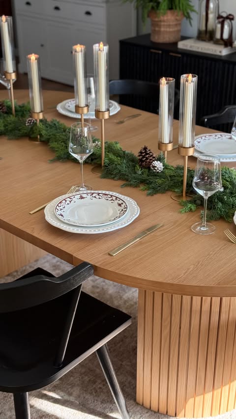 Instagram post by @annahomecollective for Transformer Table. Caption reads: “TABLE” for the link

We don’t have a big dining....