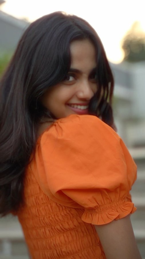 Instagram post by @_._d.e.v.u_._ for Santoor Stay Young. Caption reads: Feeling dull and unmotivated? My solution is a....