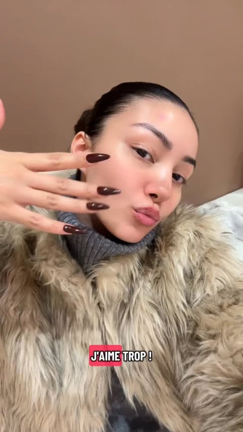 Instagram post by @angel.iica for Booksy. Caption reads: @fonails_75011 merci 🤩🤩

*prestation offerte.