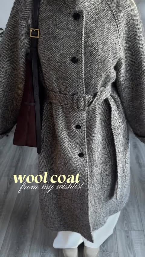 Instagram post by @murmrr.kriss for Fabrique. Caption reads: [...] YSL-style wool coat and bag from....